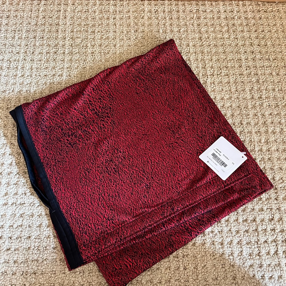 NWT Lululemon Vinyasa Wrap in Running Luon Spray Jacquard True Red Black - Picture 3 of 13